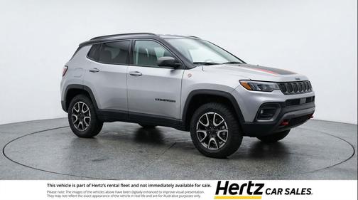 Silver Zynith Metallic Clearcoat 2025 Jeep Compass Trailhawk