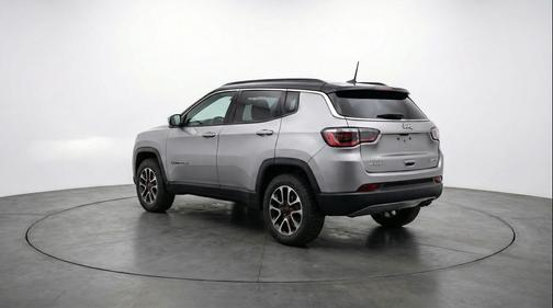 Silver Zynith Metallic Clearcoat 2025 Jeep Compass Trailhawk