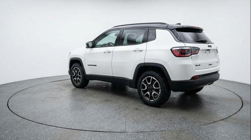 Bright White Clearcoat 2025 Jeep Compass Trailhawk