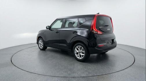Fusion Black 2025 Kia Soul LX
