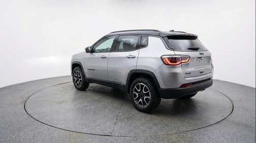 Silver Zynith Metallic Clearcoat 2025 Jeep Compass Trailhawk
