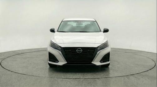 Glacier White 2025 Nissan Altima SV FWD