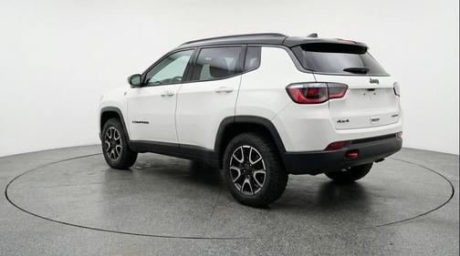 Bright White Clearcoat 2025 Jeep Compass Trailhawk