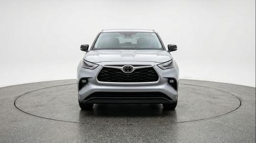 Celestial Silver Metallic 2025 Toyota Highlander LE