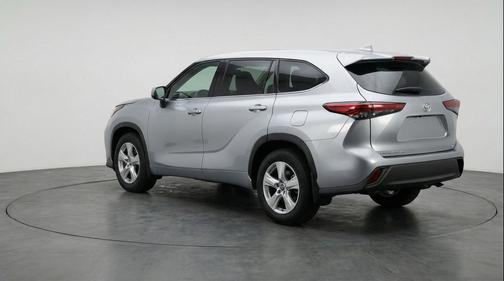 Celestial Silver Metallic 2025 Toyota Highlander LE