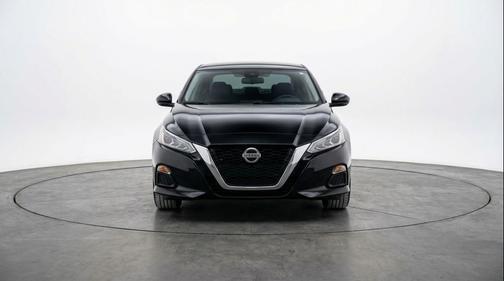 Super Black 2025 Nissan Altima SV FWD