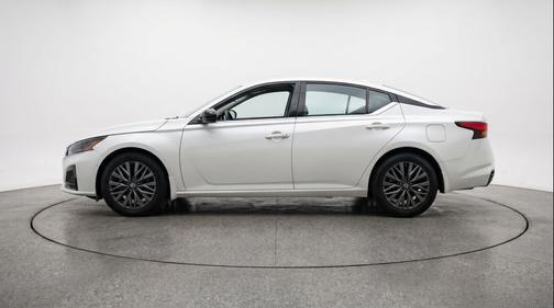 Glacier White 2025 Nissan Altima SV FWD