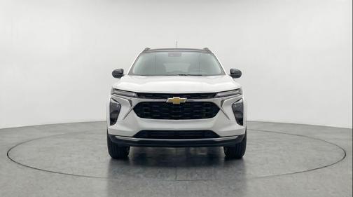 Summit White 2025 Chevrolet Trax LT