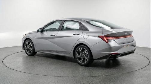 Fluid Metal 2025 Hyundai ELANTRA Limited