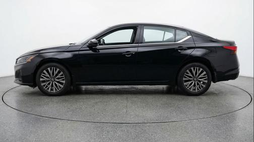 Super Black 2025 Nissan Altima SV FWD