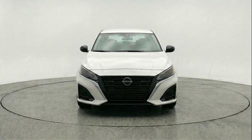 Glacier White 2025 Nissan Altima SV FWD