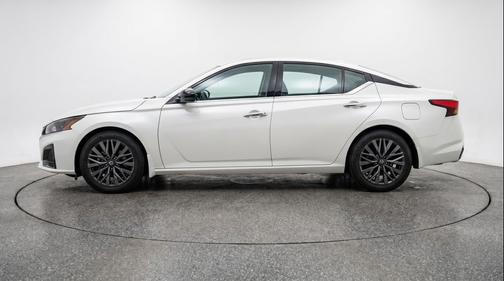 Glacier White 2025 Nissan Altima SV FWD