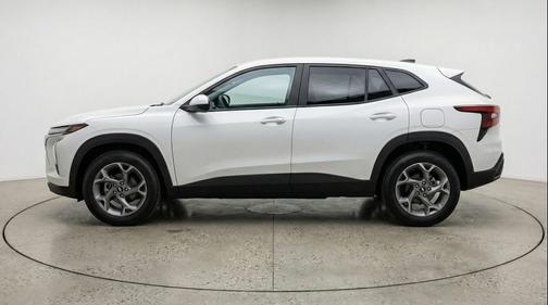 Summit White 2025 Chevrolet Trax LT