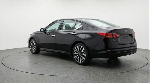Super Black 2025 Nissan Altima SV FWD
