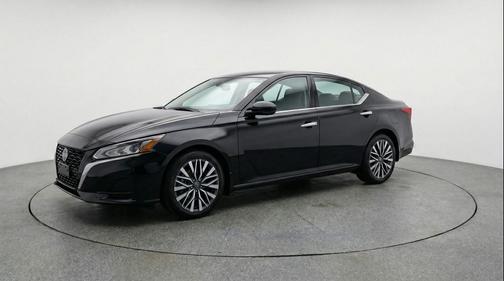 Super Black 2025 Nissan Altima SV FWD