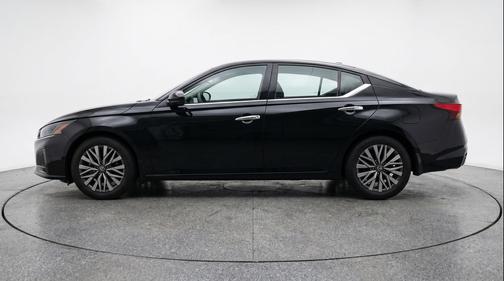 Super Black 2025 Nissan Altima SV FWD