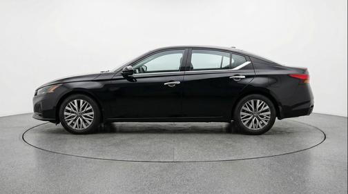 Super Black 2025 Nissan Altima SV FWD