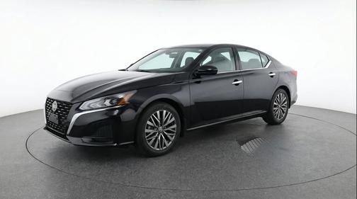 Super Black 2025 Nissan Altima SV FWD