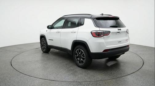 Bright White Clearcoat 2025 Jeep Compass Trailhawk
