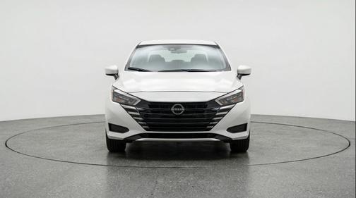 Aspen White Tricoat 2025 Nissan Versa 1.6 SV