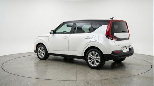 Snow White Pearl 2025 Kia Soul LX