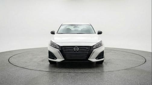 Glacier White 2025 Nissan Altima SV FWD
