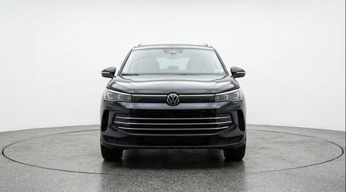 Deep Black Pearl 2026 Volkswagen Tiguan 2.0T SE