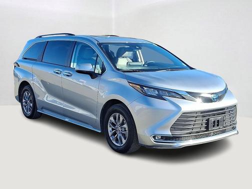2024 Toyota Sienna XLE