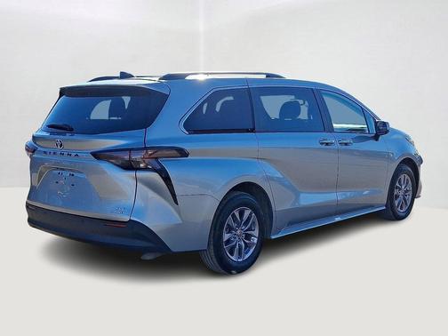 2024 Toyota Sienna XLE