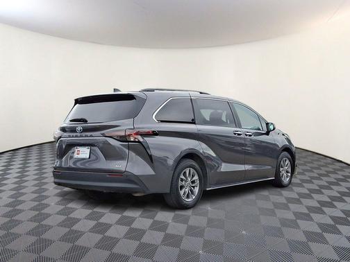 Magnetic Gray Metallic 2025 Toyota Sienna XLE