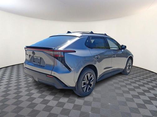01l5 2026 Toyota bZ XLE Plus