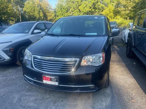 2015 Chrysler Town & Country Touring-L