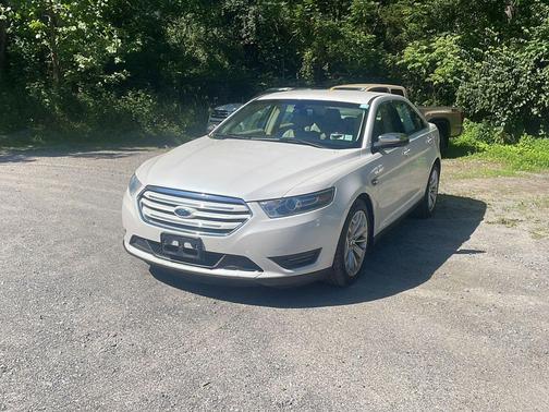 White Platinum Metallic Tri-Coat 2014 Ford Taurus Limited