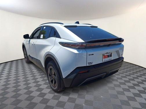 0089white 2026 Toyota C-HR SE