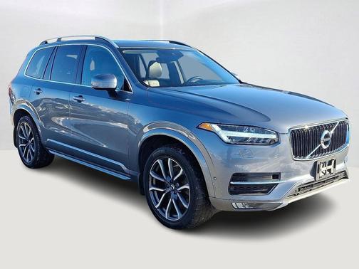 2016 Volvo XC90 T6 Momentum