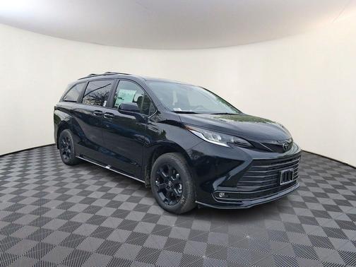 Midnight Black Metallic 2026 Toyota Sienna Woodland Edition