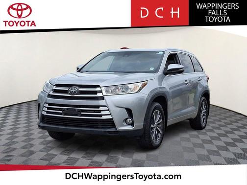 Celestial Silver Metallic 2018 Toyota Highlander XLE