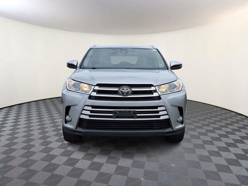 Celestial Silver Metallic 2018 Toyota Highlander XLE