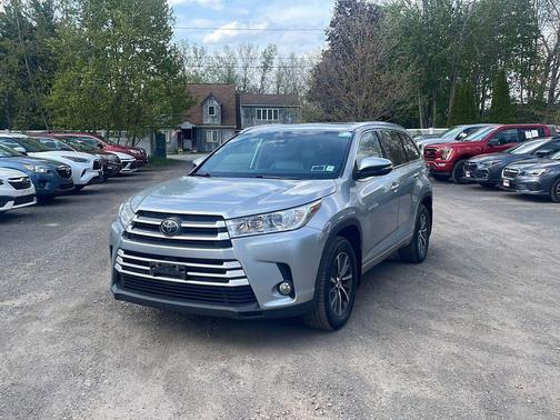 Celestial Silver Metallic 2018 Toyota Highlander XLE