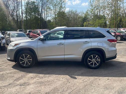 Celestial Silver Metallic 2018 Toyota Highlander XLE