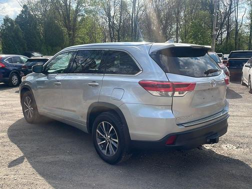 Celestial Silver Metallic 2018 Toyota Highlander XLE