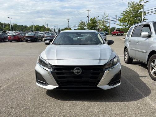 Brilliant Silver Metallic 2024 Nissan Altima 2.5 SV