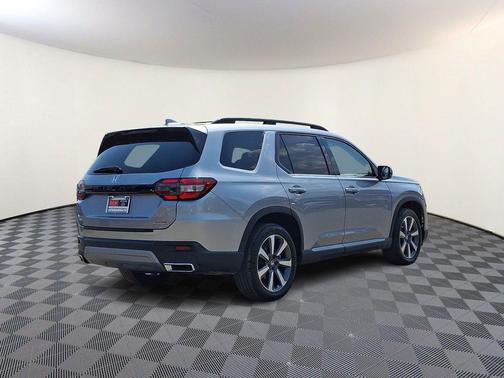 Lunar Silver Metallic 2025 Honda Pilot Touring 8-Passenger