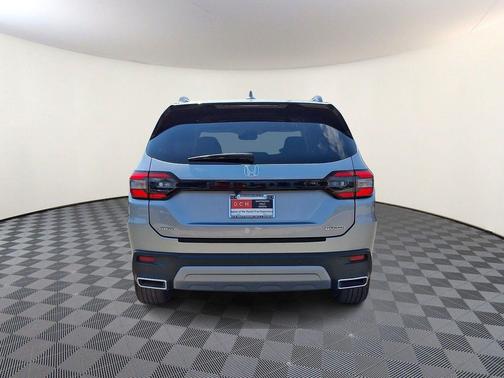 Lunar Silver Metallic 2025 Honda Pilot Touring 8-Passenger