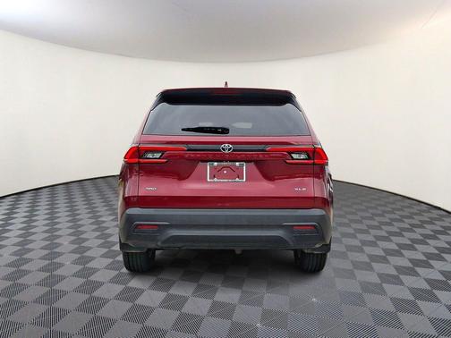 Pearl 2024 Toyota Grand Highlander XLE