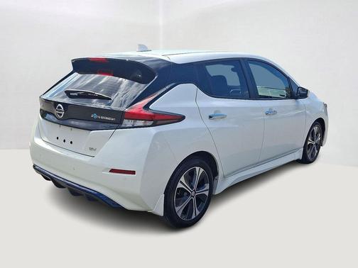 2022 Nissan Leaf SV
