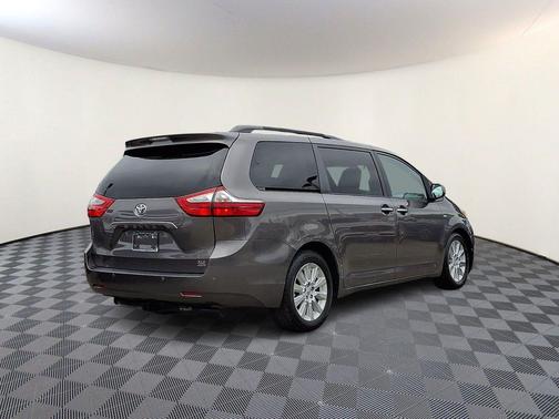 Predawn Gray Mica 2016 Toyota Sienna XLE Premium