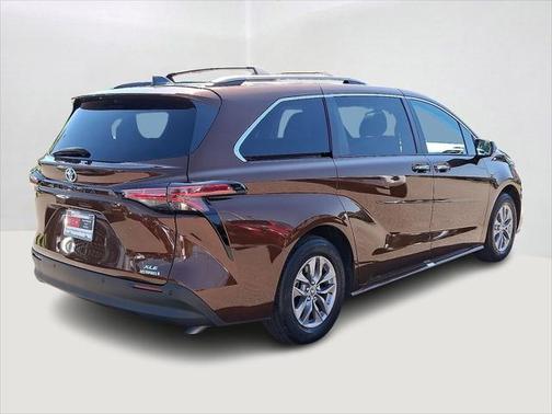 2022 Toyota Sienna XLE 7 Passenger