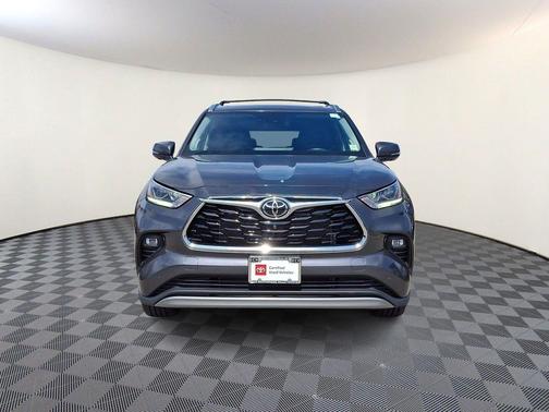 Magnetic Gray Metallic 2023 Toyota Highlander Platinum