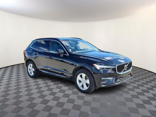 2022 Volvo XC60 B5 Momentum